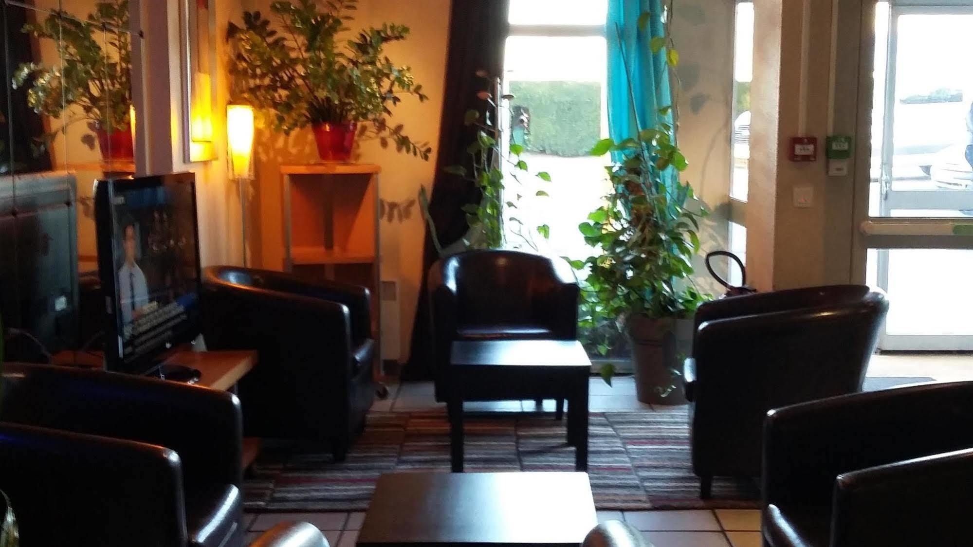 Ibis Budget Chilly-Mazarin Les Champarts Exterior photo