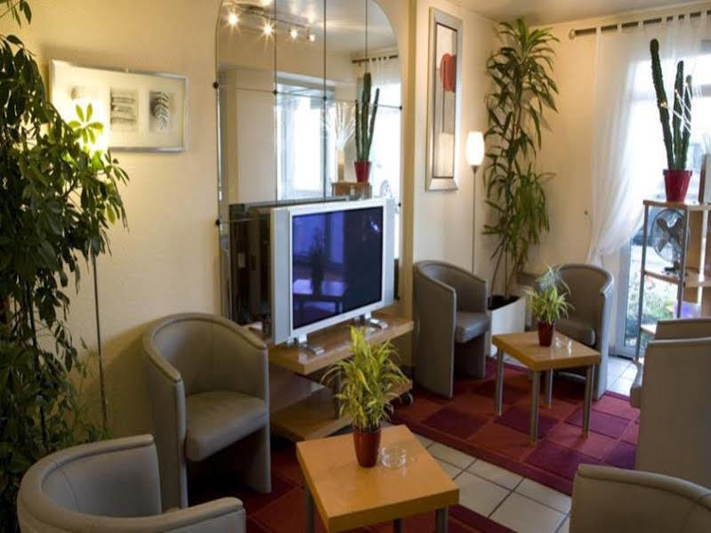 Ibis Budget Chilly-Mazarin Les Champarts Exterior photo