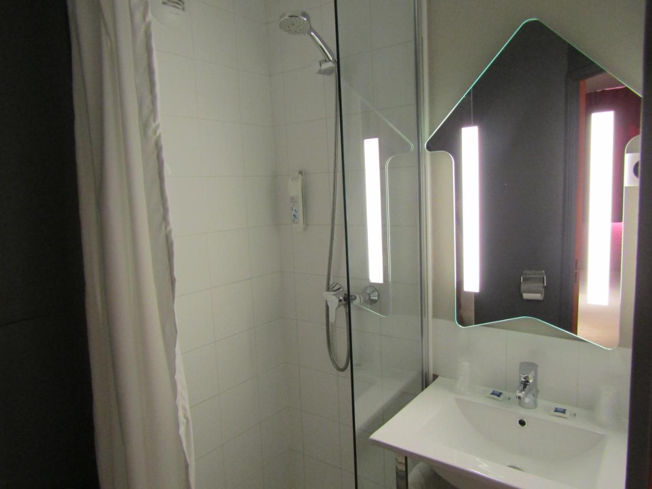 Ibis Budget Chilly-Mazarin Les Champarts Exterior photo