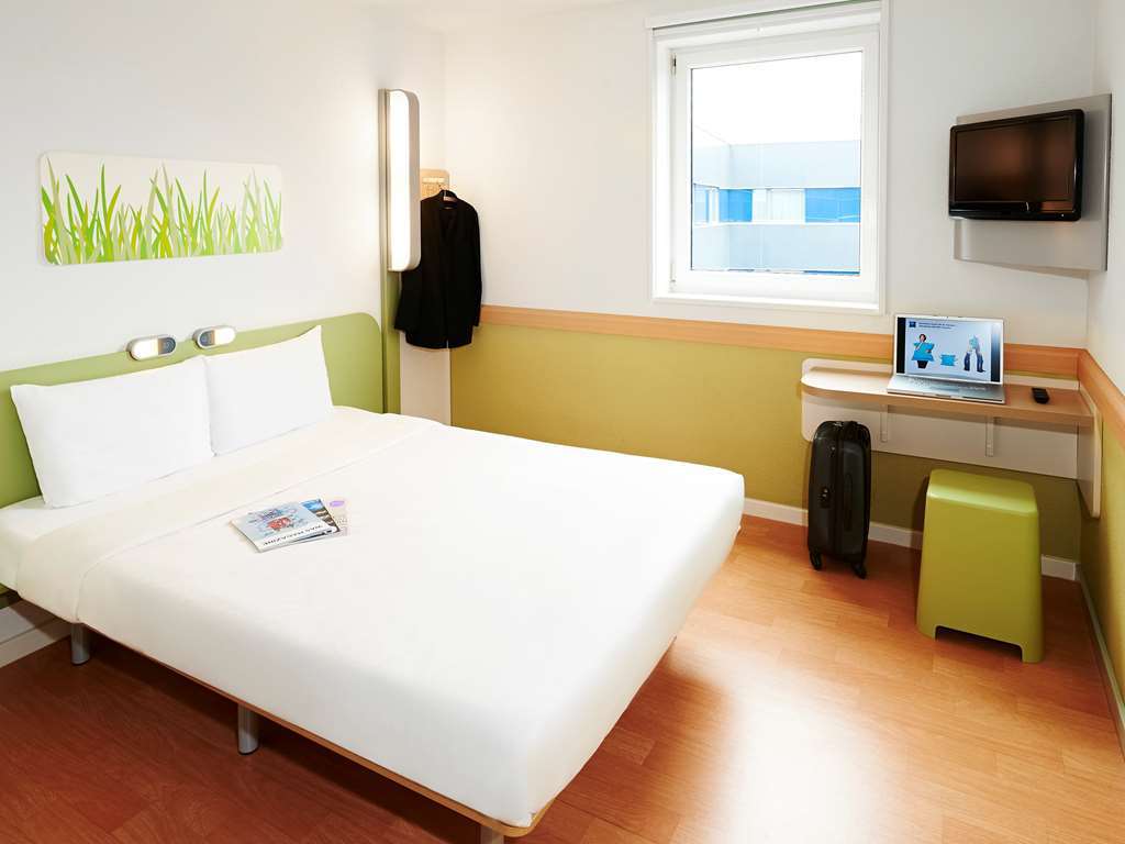 Ibis Budget Chilly-Mazarin Les Champarts Room photo